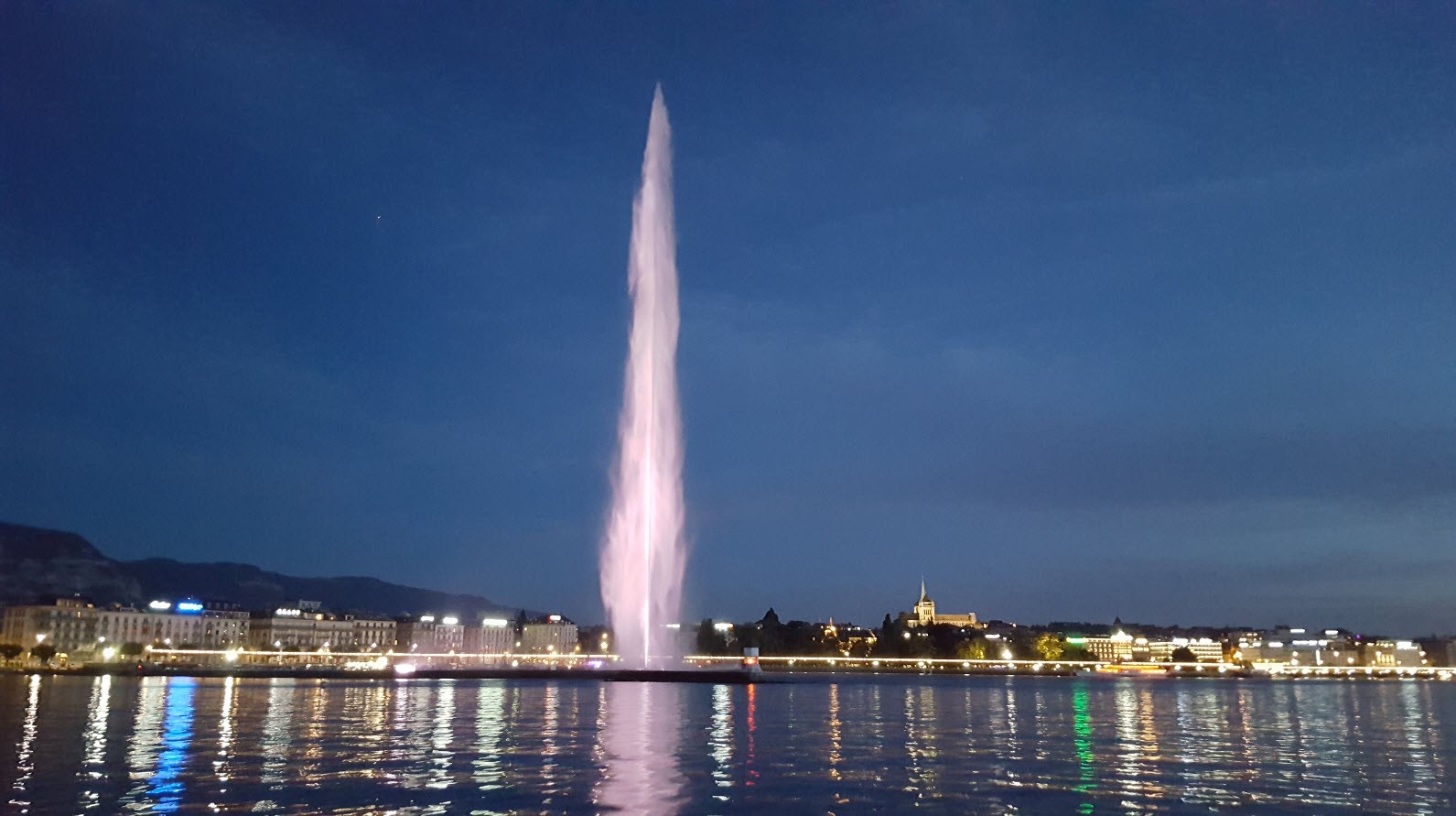 Jet d'Eau de Geneve de nuit Jet d'Eau de Geneve de nuit