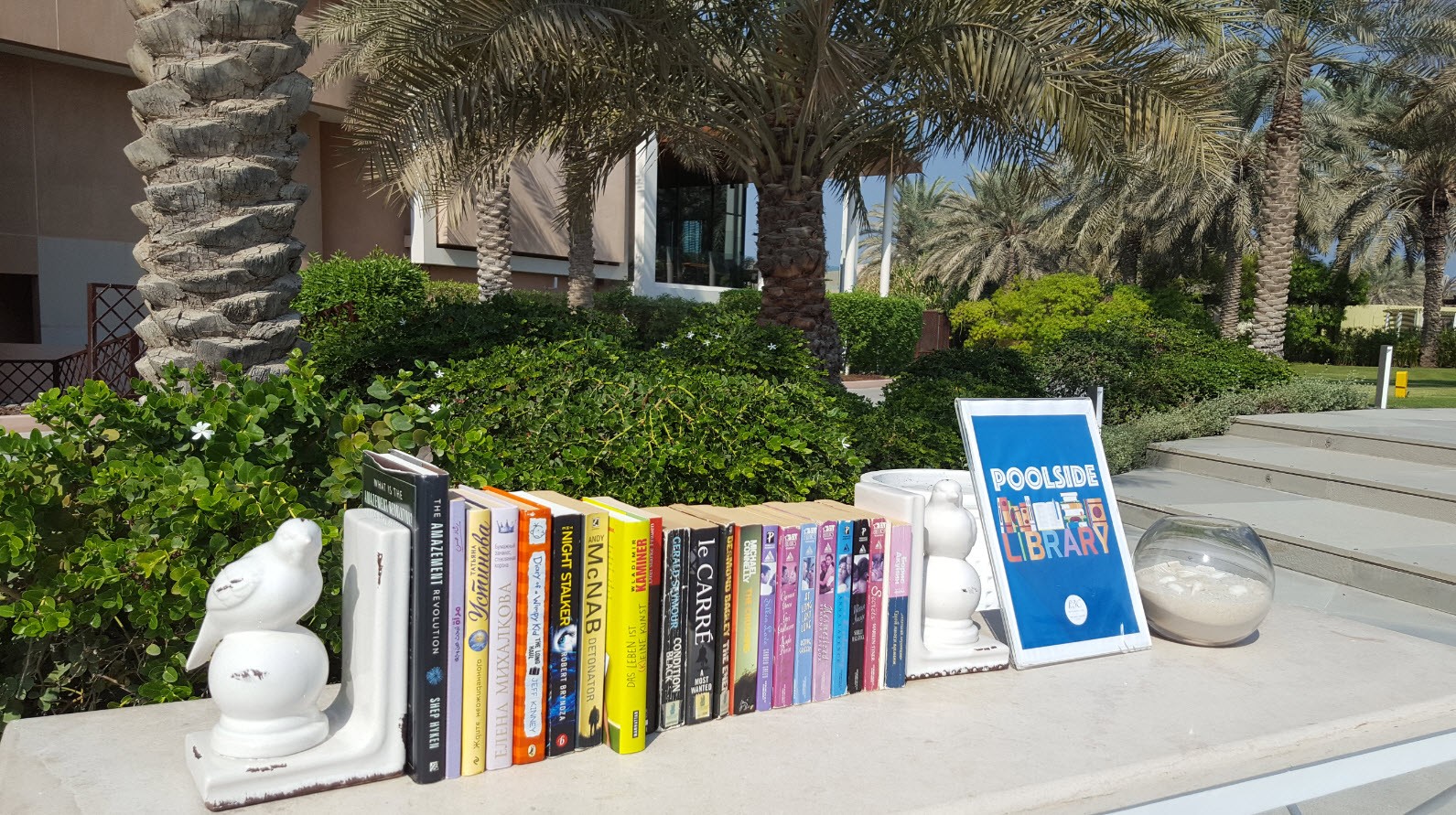 Livres en pret au bord de la piscine Livres en pret au bord de la piscine