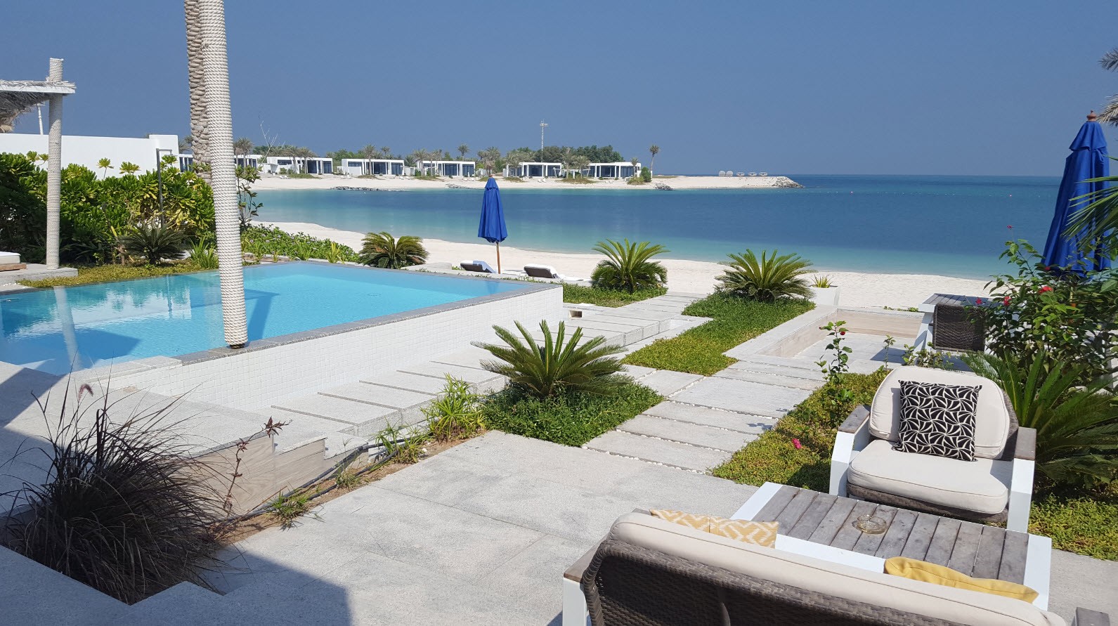 Piscine sur la plage Piscine sur la plage