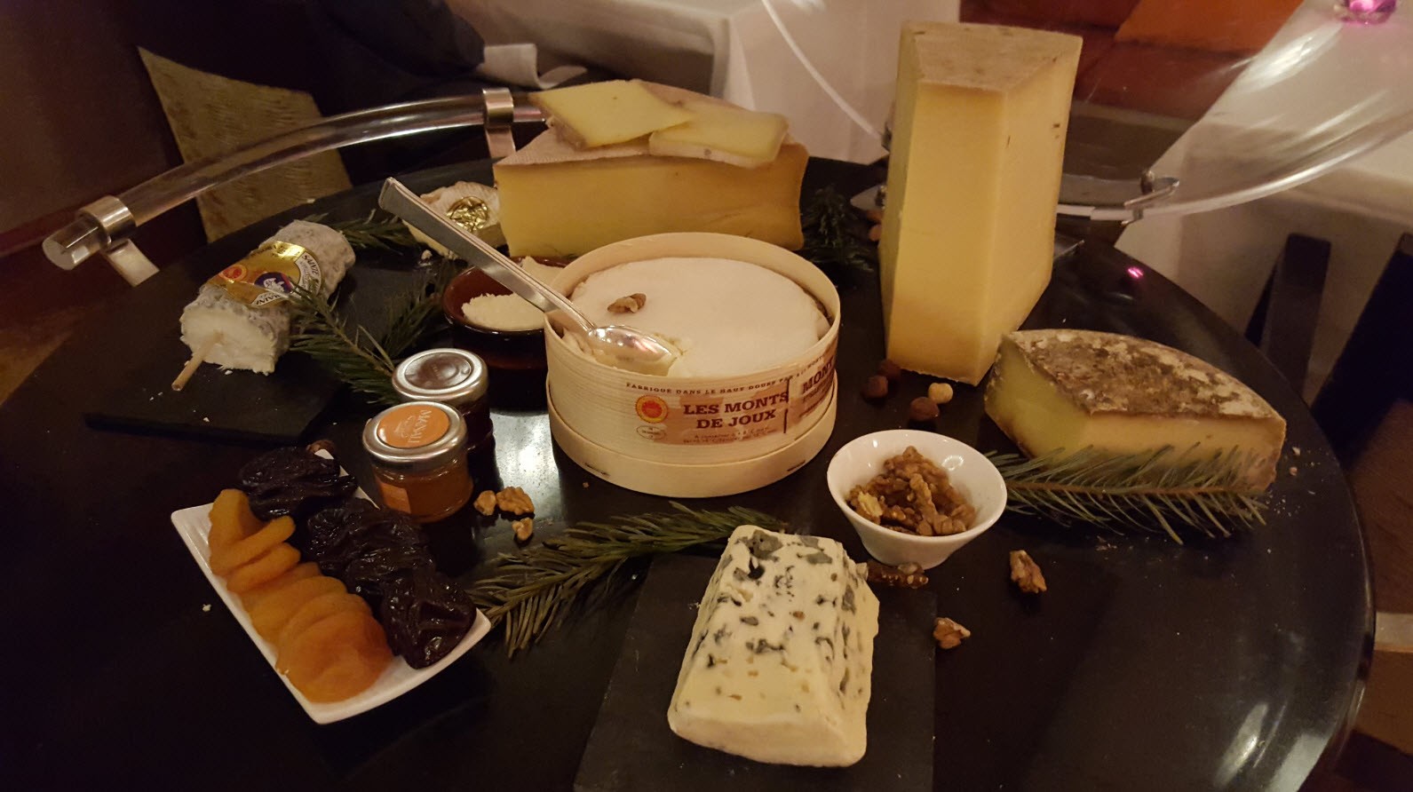Chariot a fromage Table du Manali Chariot a fromage Table du Manali