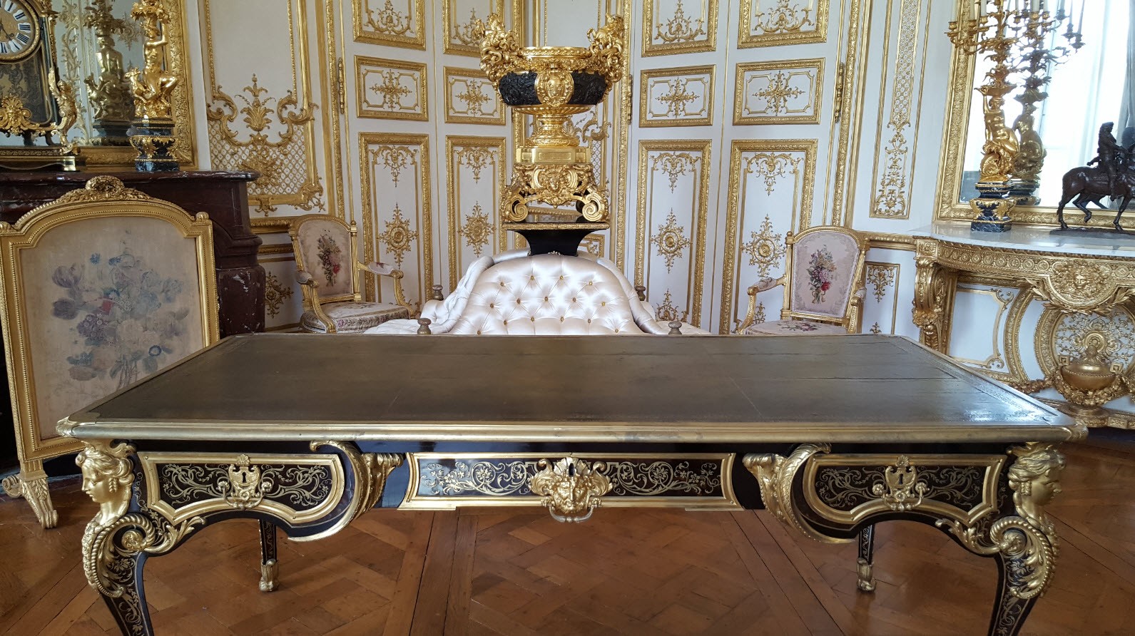 Bureau de l'epoque Bureau de l'epoque