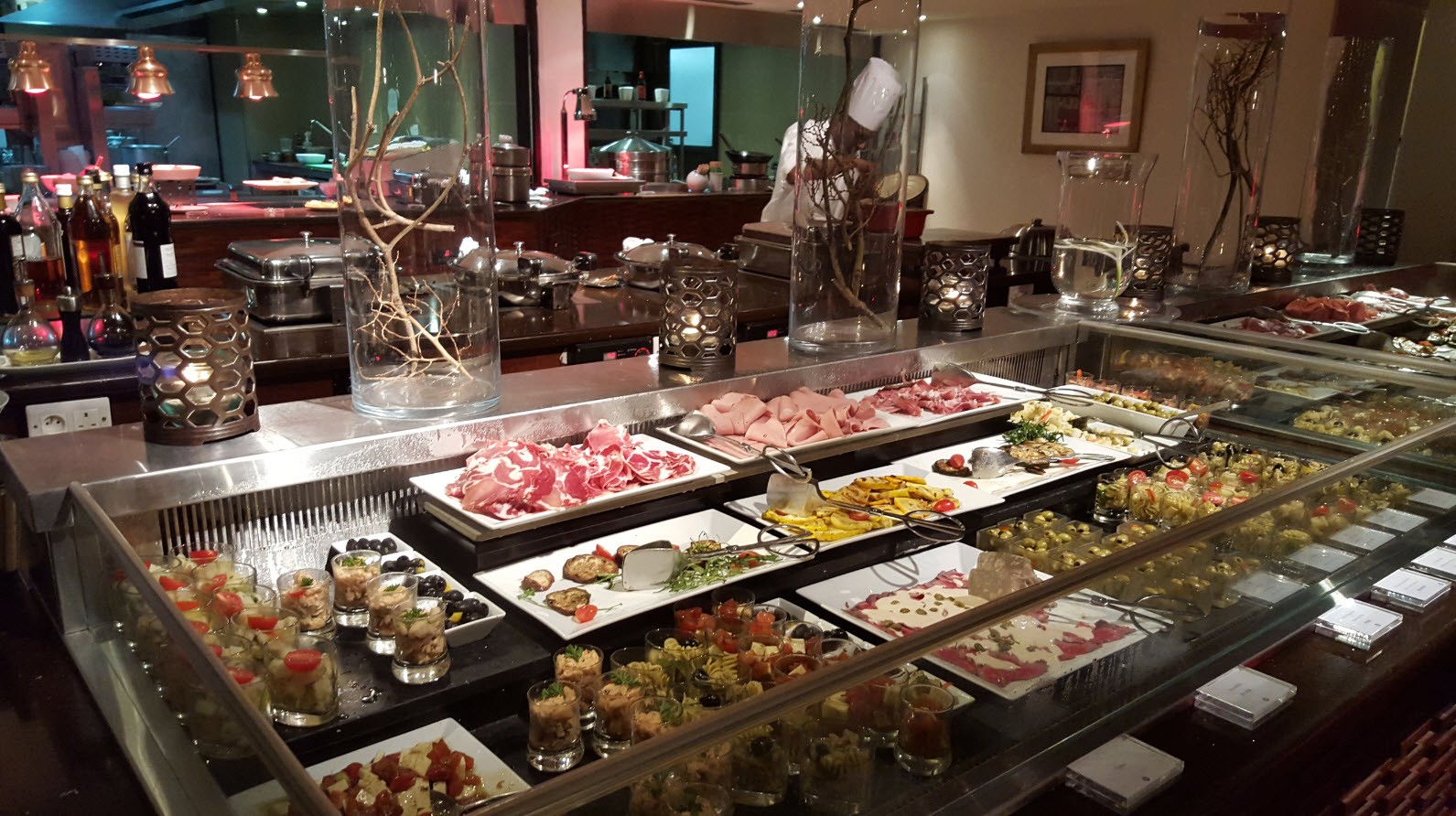 Buffet diner du soir au restaurant principal Buffet diner du soir au restaurant principal