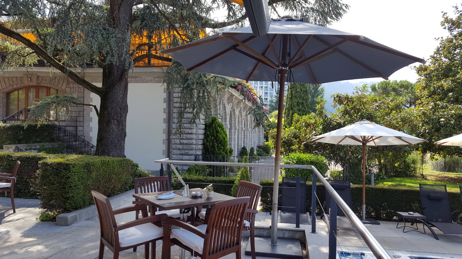 Terrasse du cafe de la piscine Terrasse du cafe de la piscine