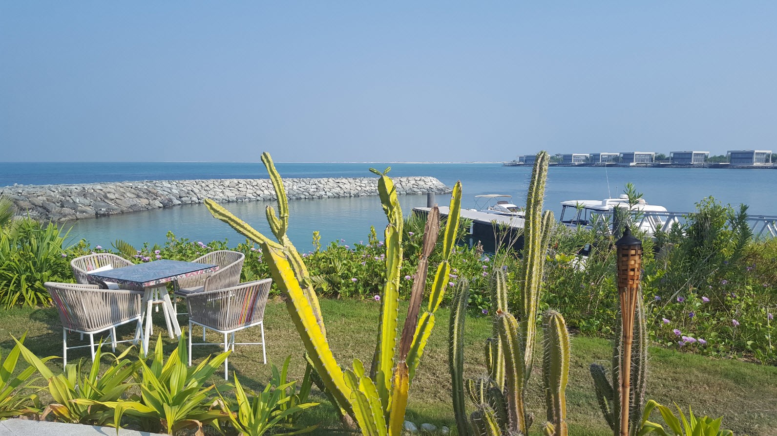 Terrasse au bord de l'eau Terrasse au bord de l'eau