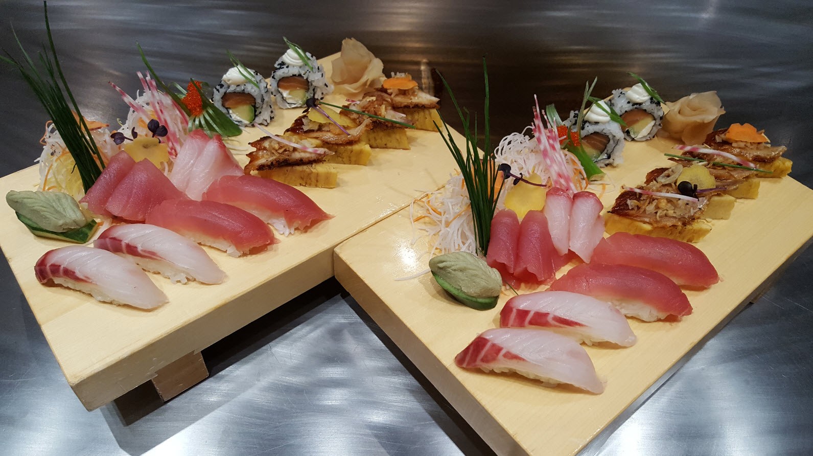 Plateaux de sushis Plateaux de sushis