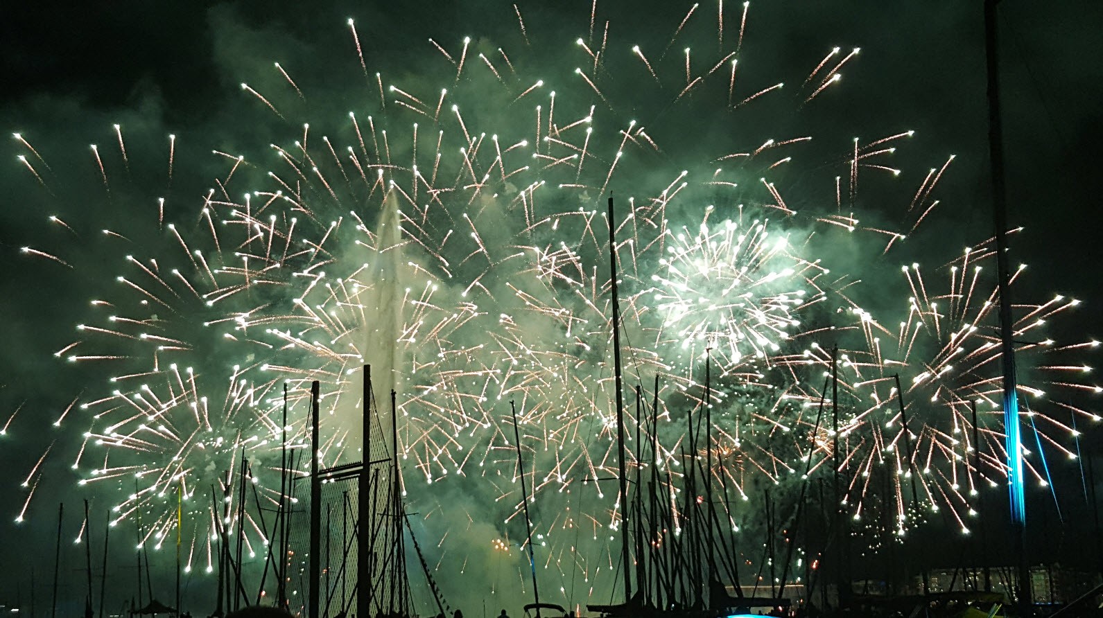 Spectacle pyrotechnique lac leman Genève Spectacle pyrotechnique lac leman Genève