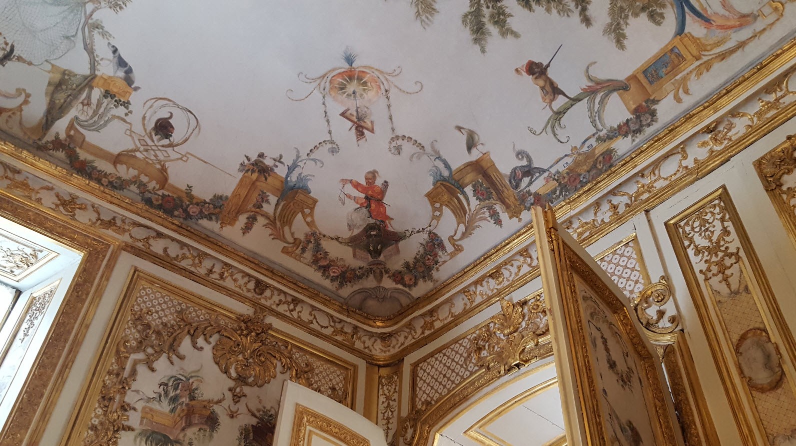 Singeries au plafond Singeries au plafond