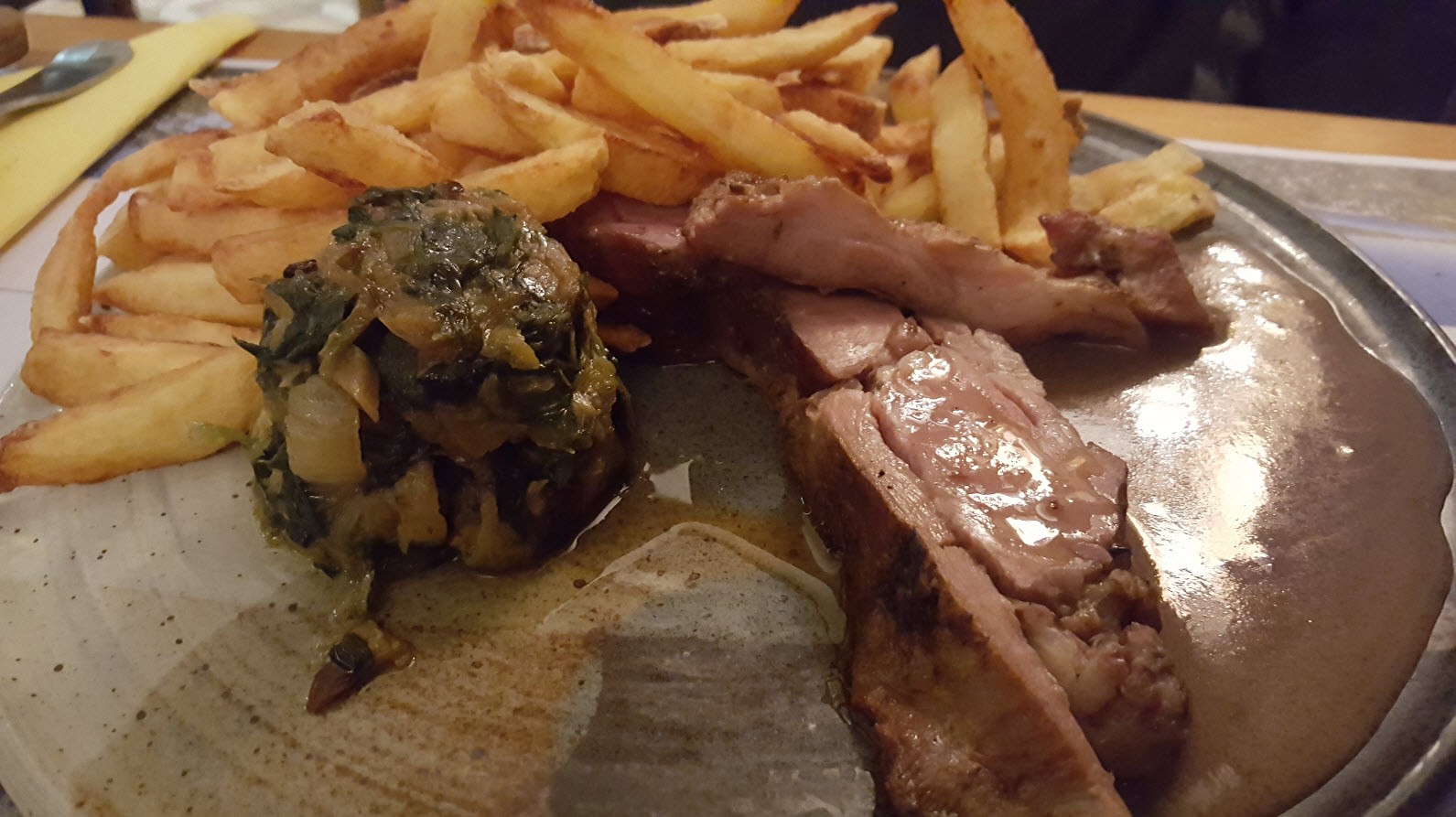 Agneau avec frites maison Agneau avec frites maison