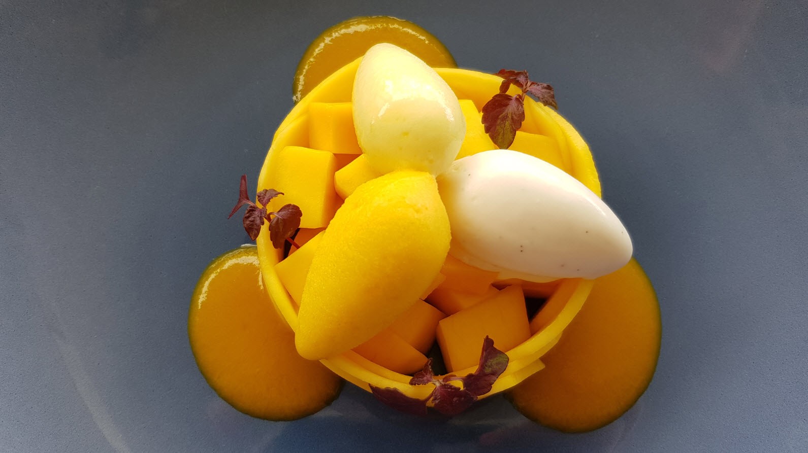 Mangue des îles découpée, fraîcheur fruits exotiques Mangue des îles découpée, fraîcheur fruits exotiques