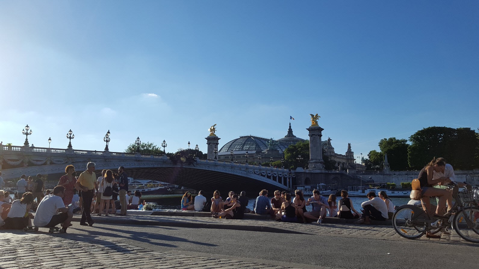 Se poser au bord de la Seine Se poser au bord de la Seine