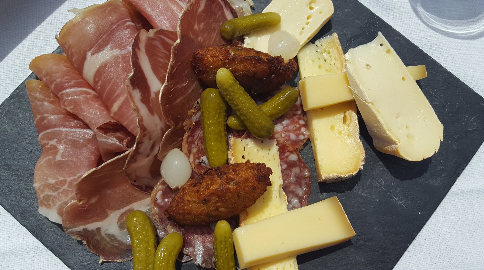 Planche charcuterie et fromage Planche charcuterie et fromage