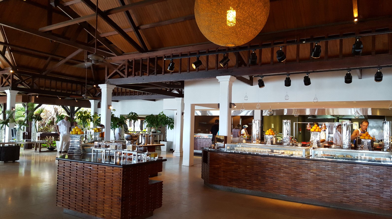 Une partie du buffet petit dejeuner Une partie du buffet petit dejeuner