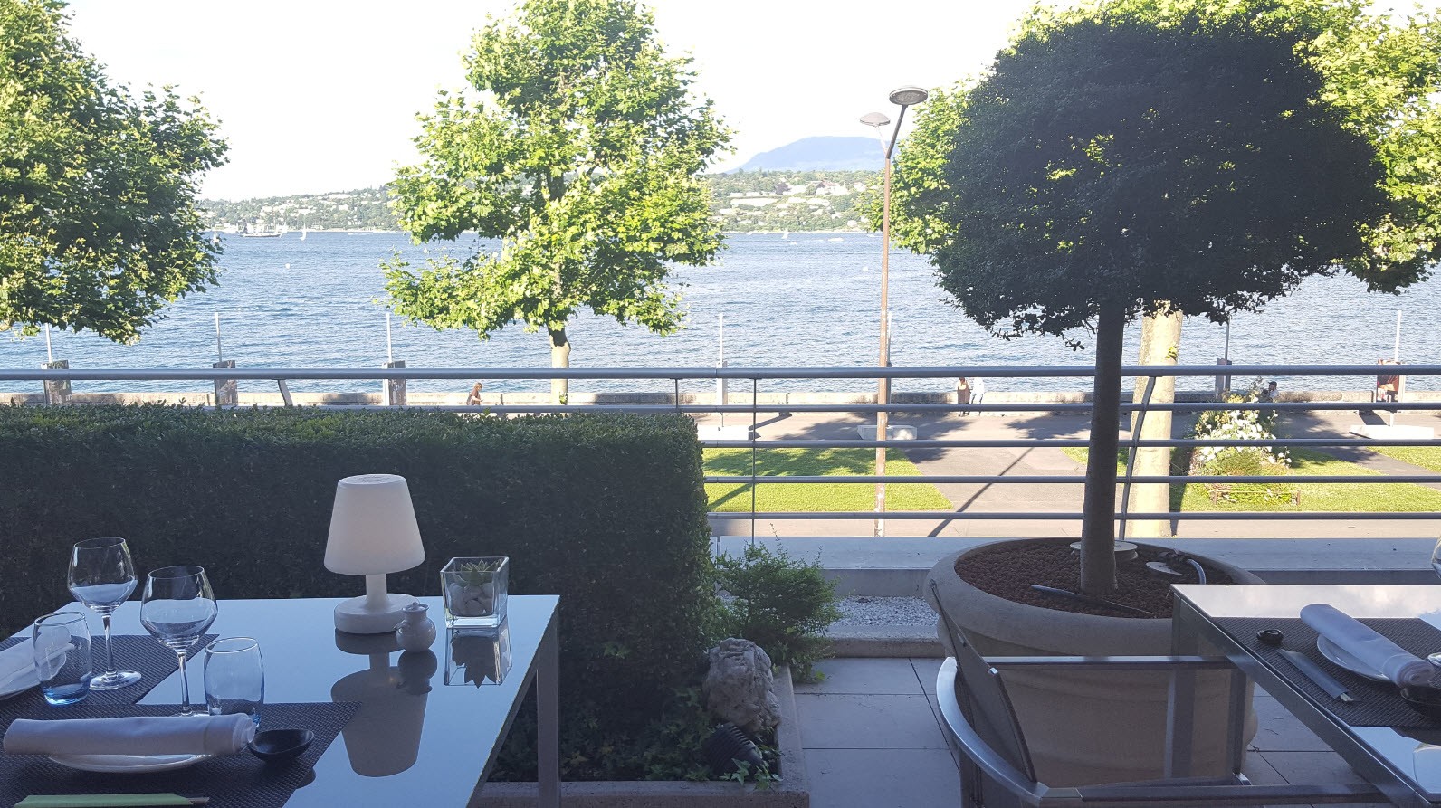 Table avec vue lac Table avec vue lac