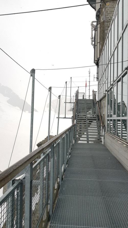A faire en haut de la Jungfrau Top of Europe A faire en haut de la Jungfrau Top of Europe