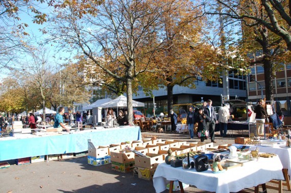 Marché aux puces Plainpalais Genève 06 Marché aux puces Plainpalais Genève 06