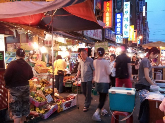 Huaxi Street Night Market Taipei (2) Huaxi Street Night Market Taipei (2)