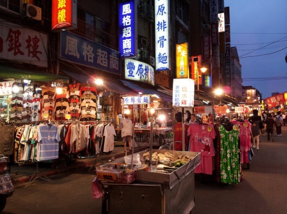 Huaxi Street Night Market Taipei (5) Huaxi Street Night Market Taipei (5)