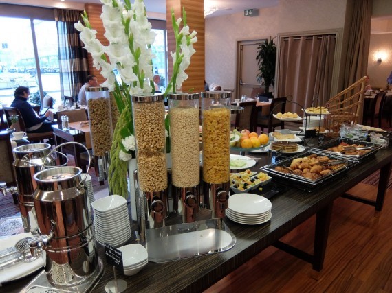 Suite 710 Warwick Geneve (3) Suite 710 Warwick Geneve (3)