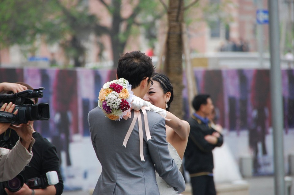 Mariages surréalistes dans les rues de Shanghai Mariages surréalistes dans les rues de Shanghai