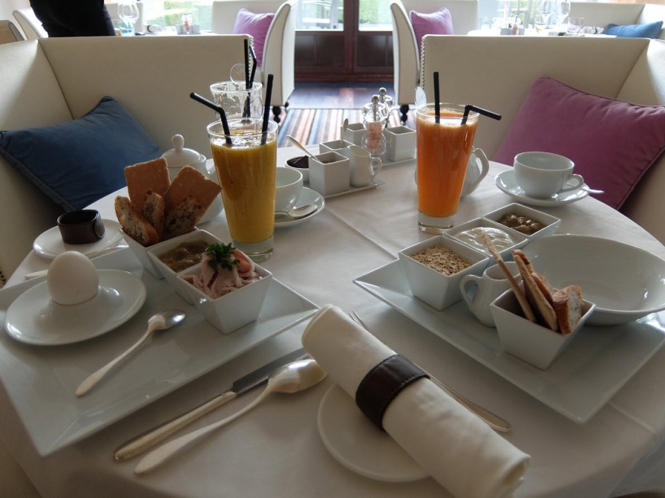 Petit-déjeuner au Café Lauren, hôtel La Réserve à Genève Petit-déjeuner au Café Lauren, hôtel La Réserve à Genève