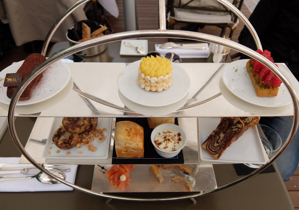 Un délicieux afternoon tea à La Réserve Paris Un délicieux afternoon tea à La Réserve Paris