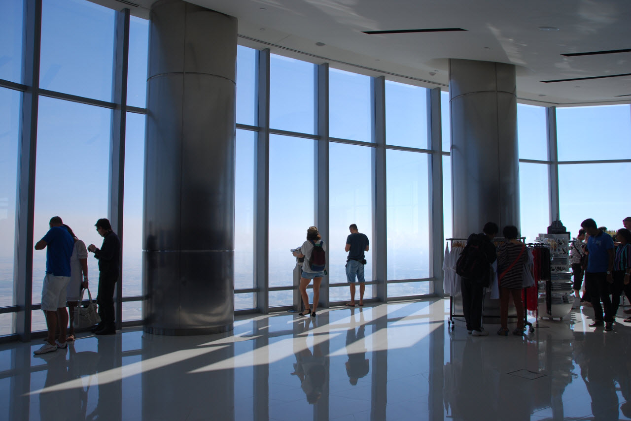 At the top au Burj Khalifa Dubai | Inspiration for Travellers
