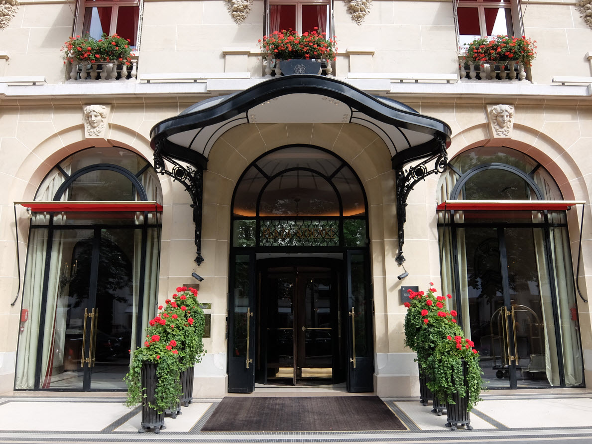 отель plaza athenee париж