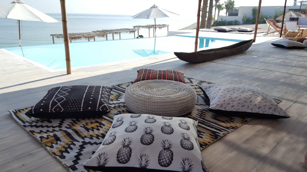 Smokin’ Pineapple Abu Dhabi’s best beach club ! Inspiration for Travellers