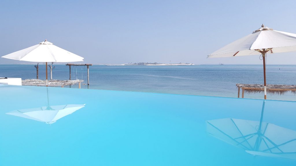 Smokin’ Pineapple Abu Dhabi’s best beach club ! Inspiration for Travellers