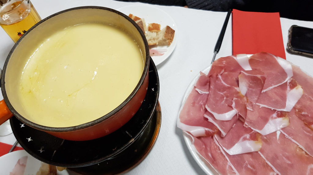 Restaurants où manger une fondue à Genève | Inspiration for Travellers