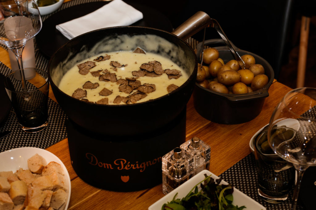 Restaurants où manger une fondue à Genève Inspiration for Travellers