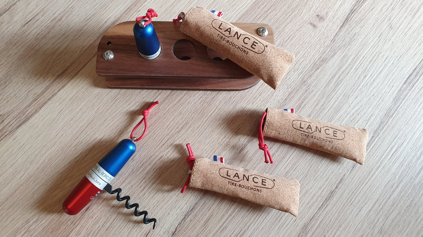 Lance, les tirebouchons Made in France Inspiration for Travellers — free download