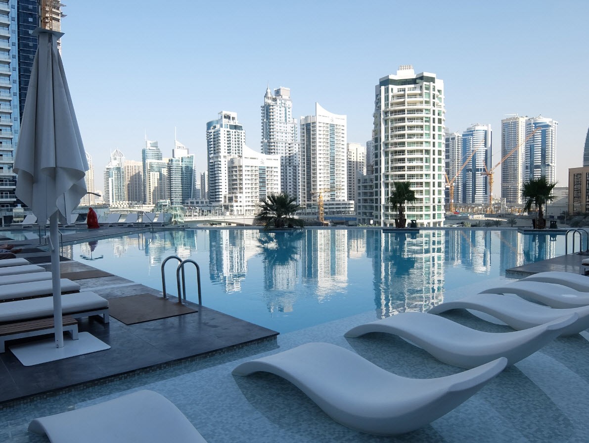 Piscine avec vue sur la Marina Piscine avec vue sur la Marina