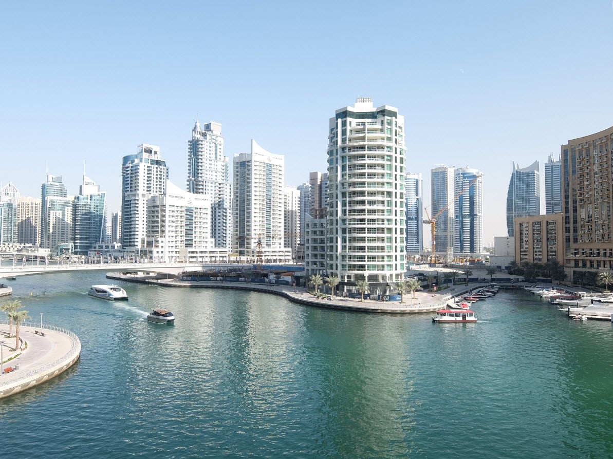 Vue sur Dubai Marina depuis la piscine de l'InterContinental Vue sur Dubai Marina depuis la piscine de l'InterContinental