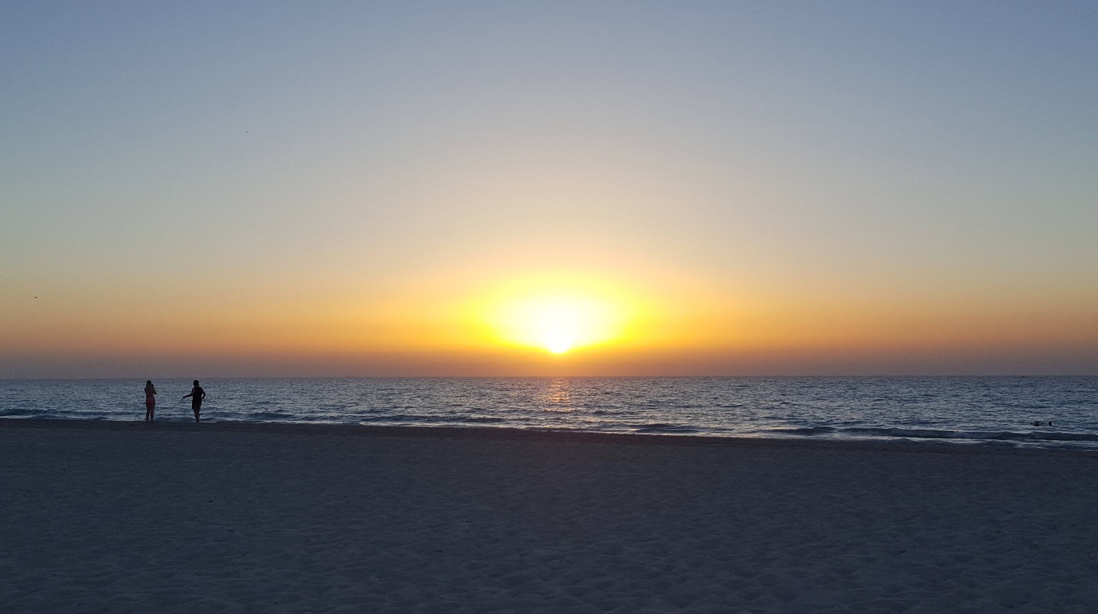 Plage au coucher du soleil Plage au coucher du soleil