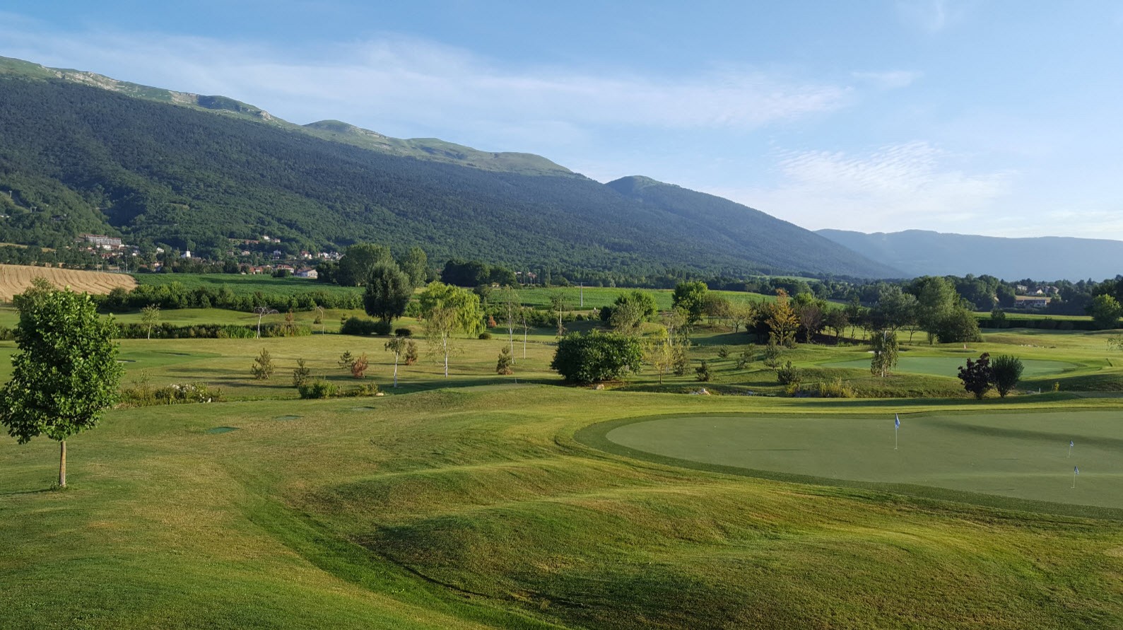 Golf au pied du Jura Golf au pied du Jura