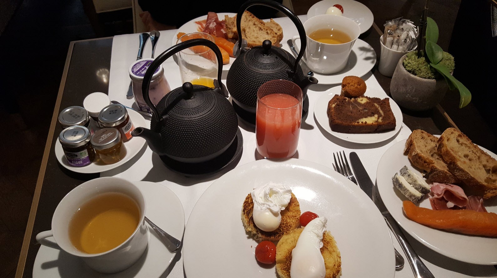 Petit dejeuner Narcisse Blanc Petit dejeuner Narcisse Blanc