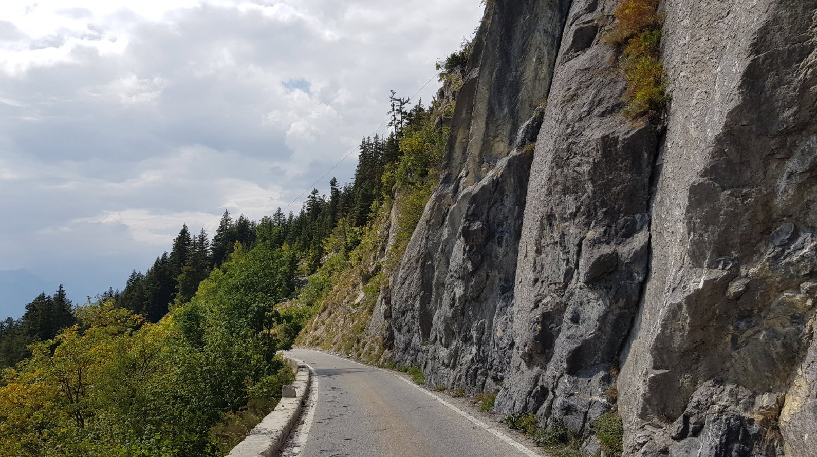 Route acces Tseuzier Valais Route acces Tseuzier Valais