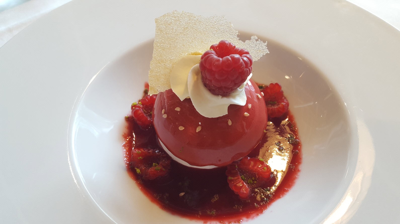 Vacherin glace framboise et nougat Vacherin glace framboise et nougat