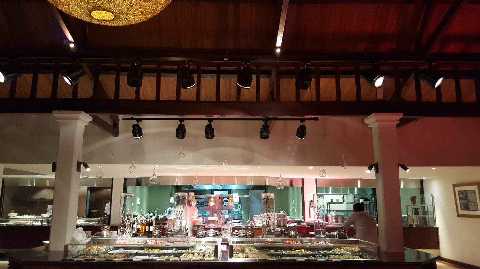 Une partie du buffet chaud Une partie du buffet chaud