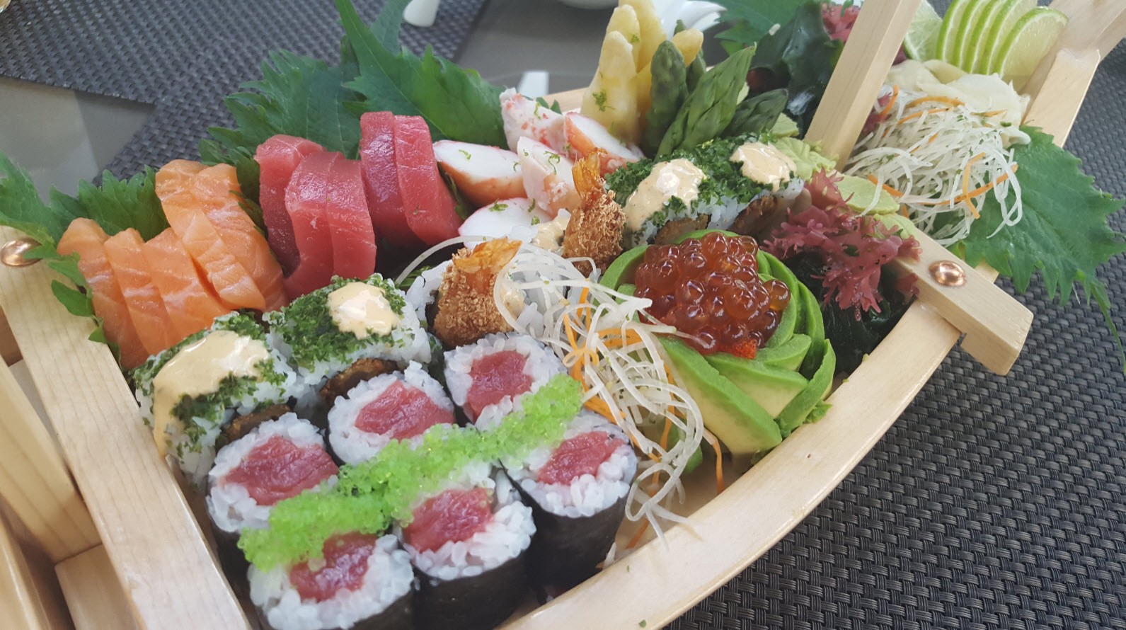 Assortiment de sushis Assortiment de sushis