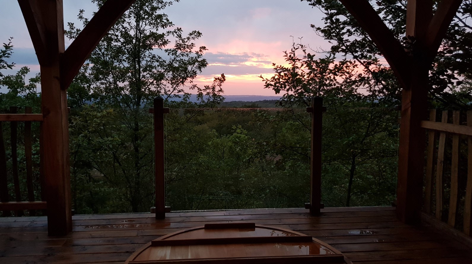 Terrasse avec jacuzzi et vue Terrasse avec jacuzzi et vue