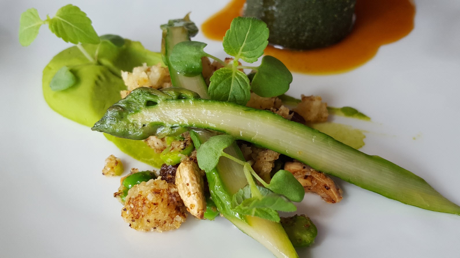 Asperges et caille conique Asperges et caille conique