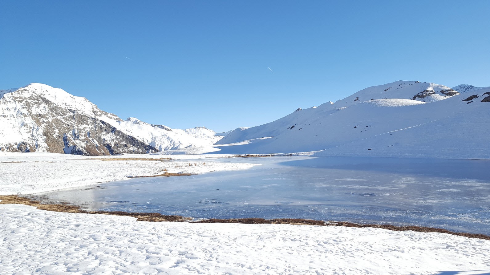 Lac sous la glace Lac sous la glace