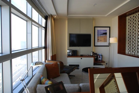 Room1 (1) Room1 (1)