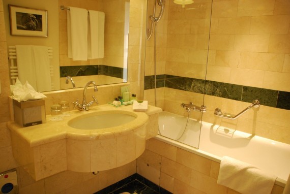 Suite 710 Warwick Geneve (14) Suite 710 Warwick Geneve (14)