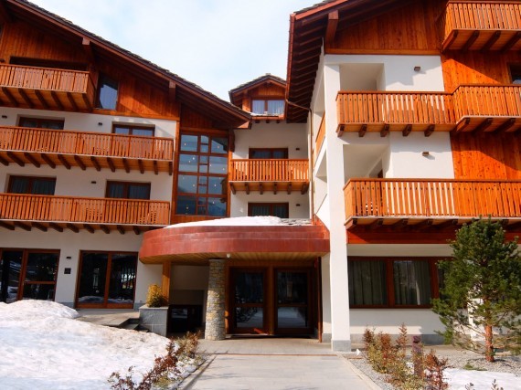 Nira Montana (3) Nira Montana (3)