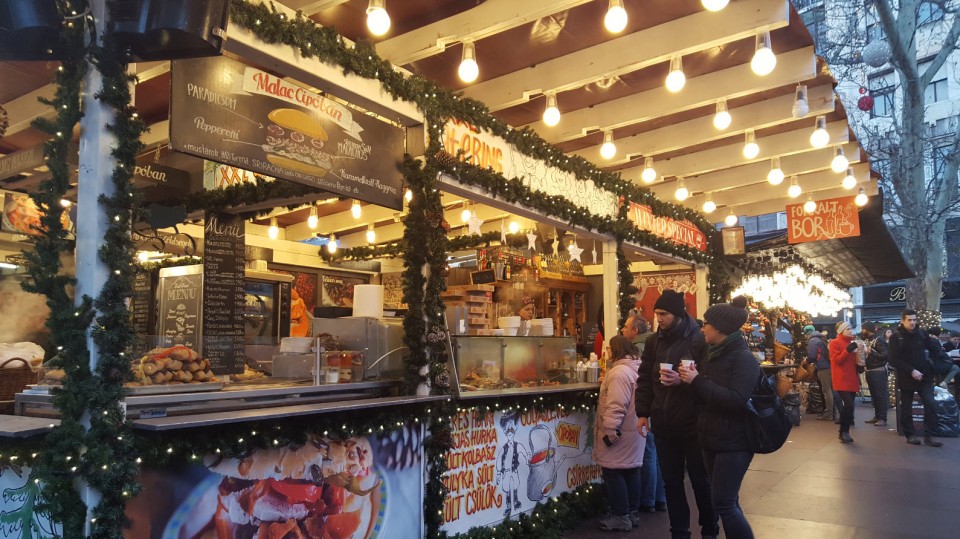 Le marché de Noël de Budapest et ses stands de spécialités hongroises