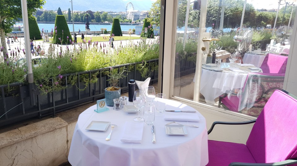 Barbecue en terrasse au bord du lac à Genève Inspiration for Travellers