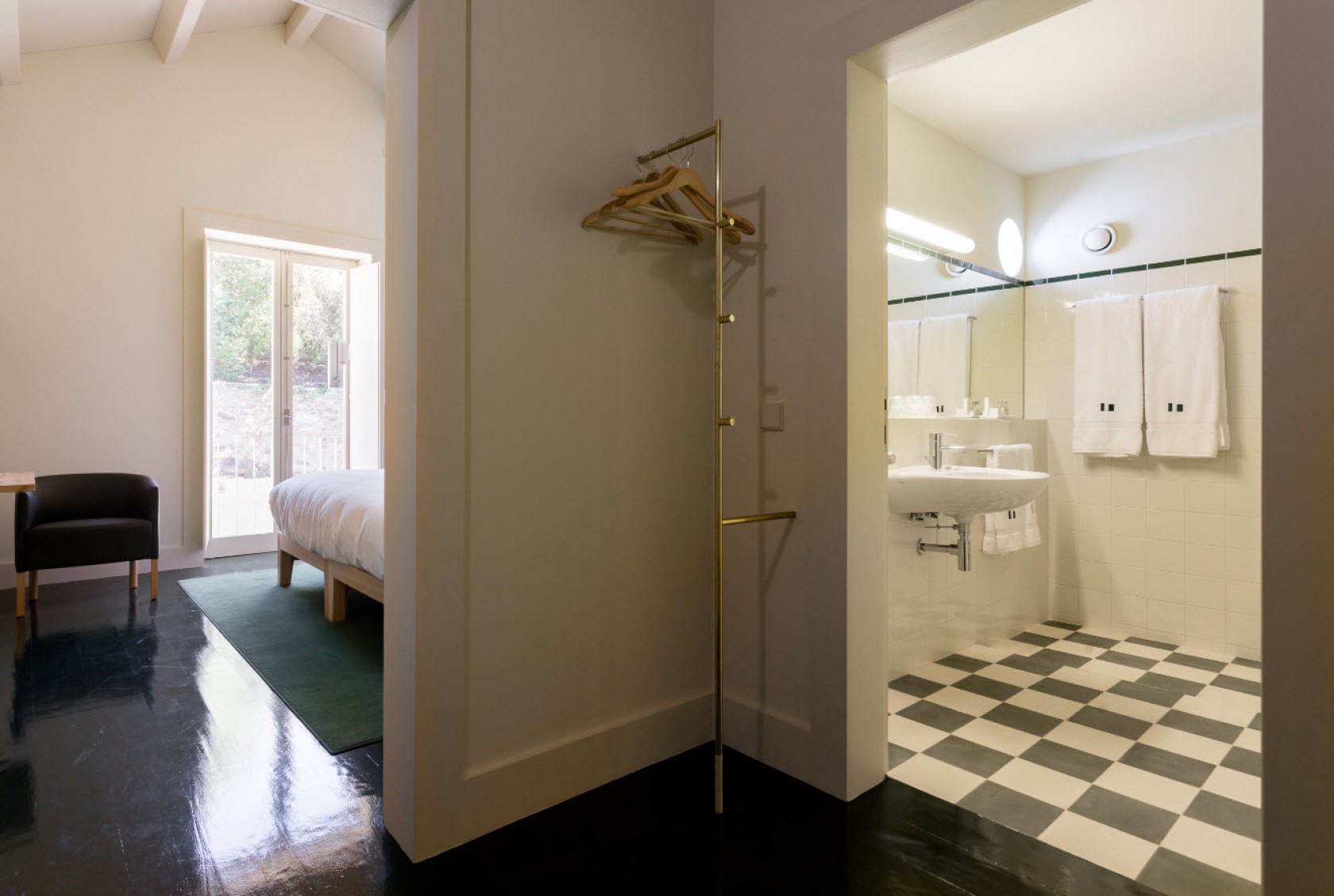 Duas Portas Duas Portas